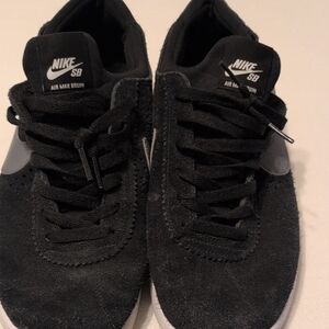 Nike SB Air Max Bruin Black and White Sneakers